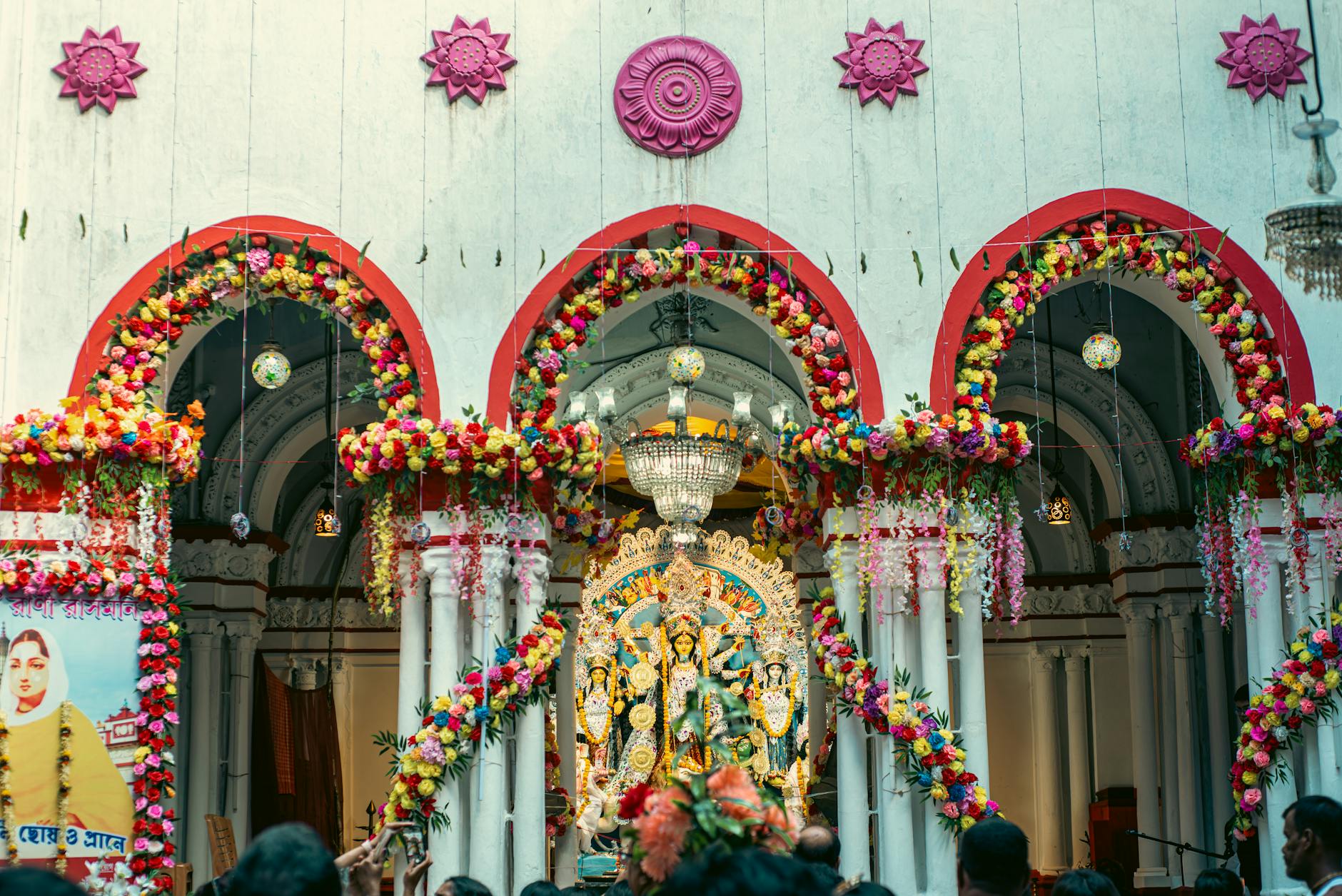 மதுரை மீனாக்ஷி அம்மன் கோவில் சித்திரைத் திருவிழாவுக்கு லட்சக்கணக்கான பக்தர்கள் வருகை