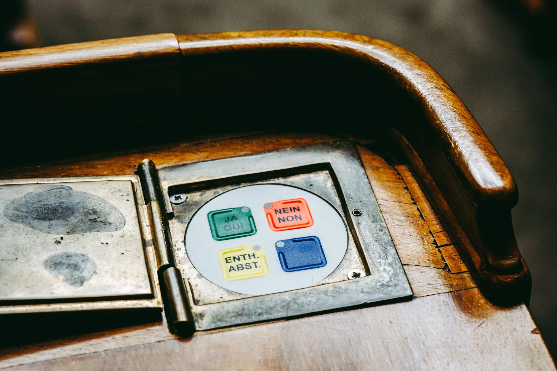 நாடாளுமன்ற கூட்டத்தில் பாஜக-காங்கிரஸ் இடையே கடும் வாக்குவாதம்