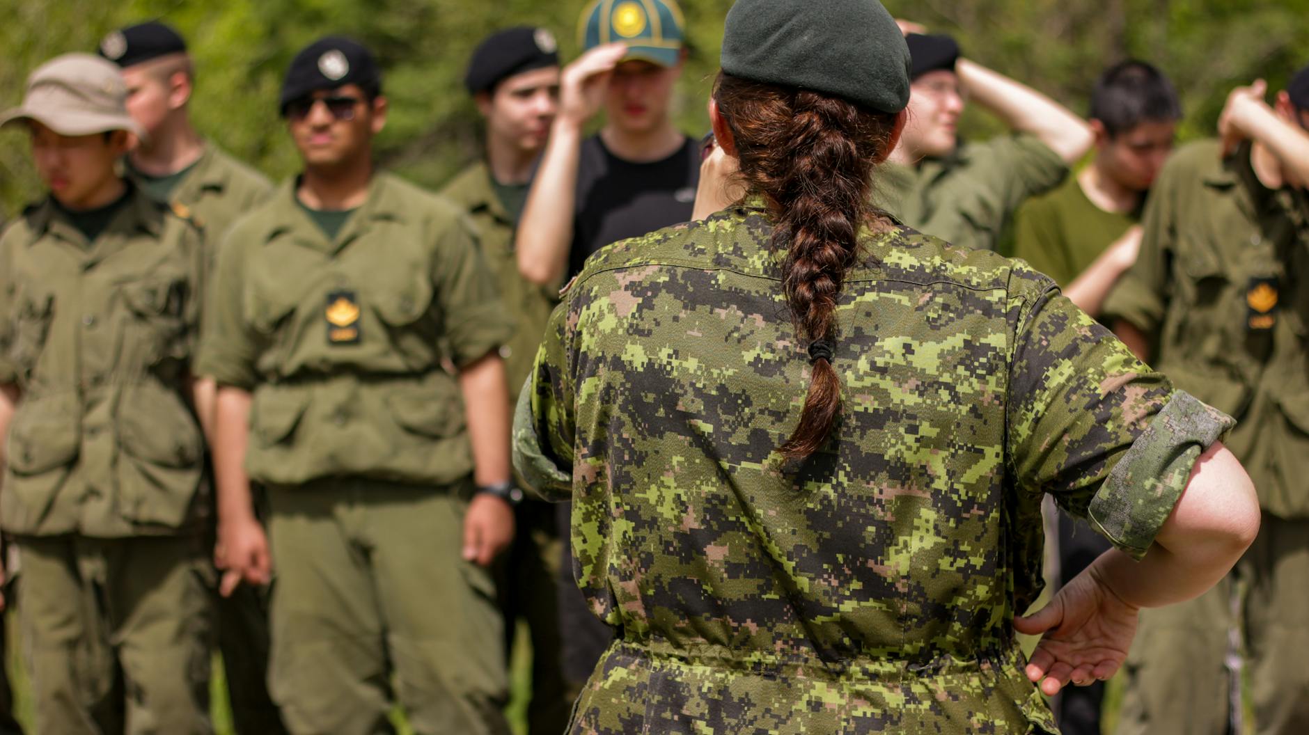 இராணுவத்தில் உயர்மட்ட மாற்றங்கள் - கிழக்கு மேற்கு கட்டளைத் தலைவர்கள் ஓய்வு