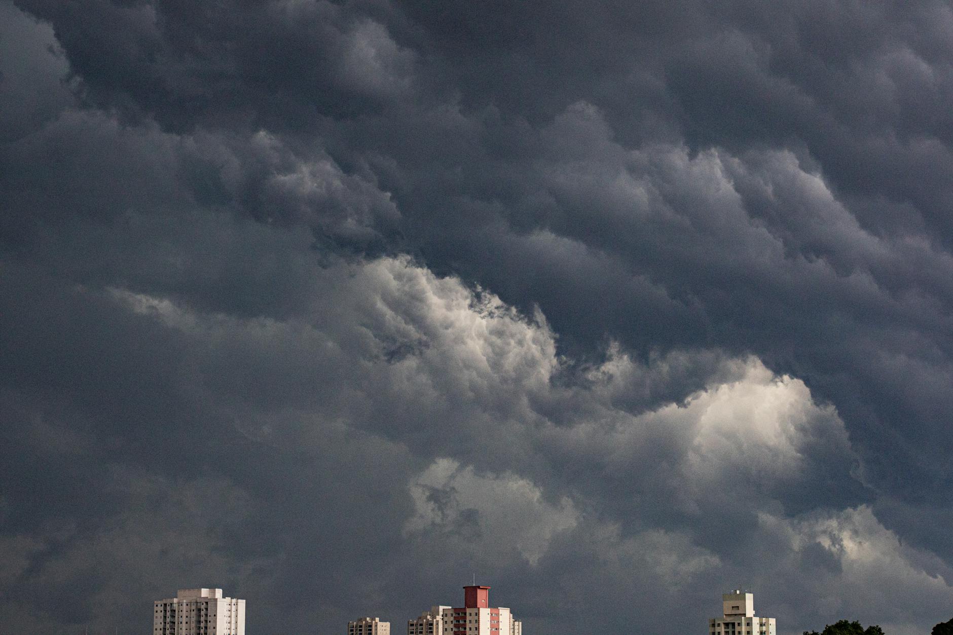 காற்றழுத்த தாழ்வு காரணமாக தென் மாவட்டங்களில் கனமழை எச்சரிக்கை