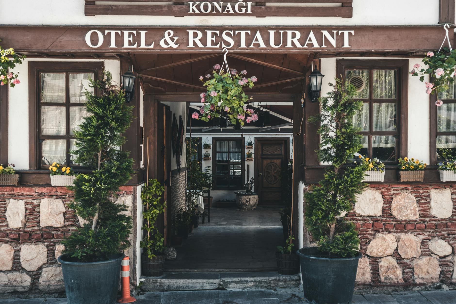 ஹோட்டல்களில் எல்பிஜி கட்டணம் வசூல் செய்தால் புகார் அளிக்கலாம்