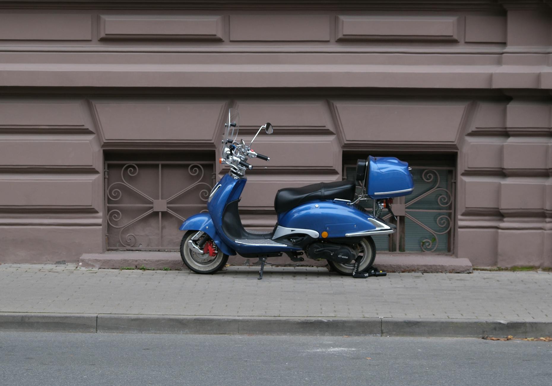 மொபட்டில் இருந்து விழுந்த நபர் மருத்துவமனையில் உயிரிழப்பு