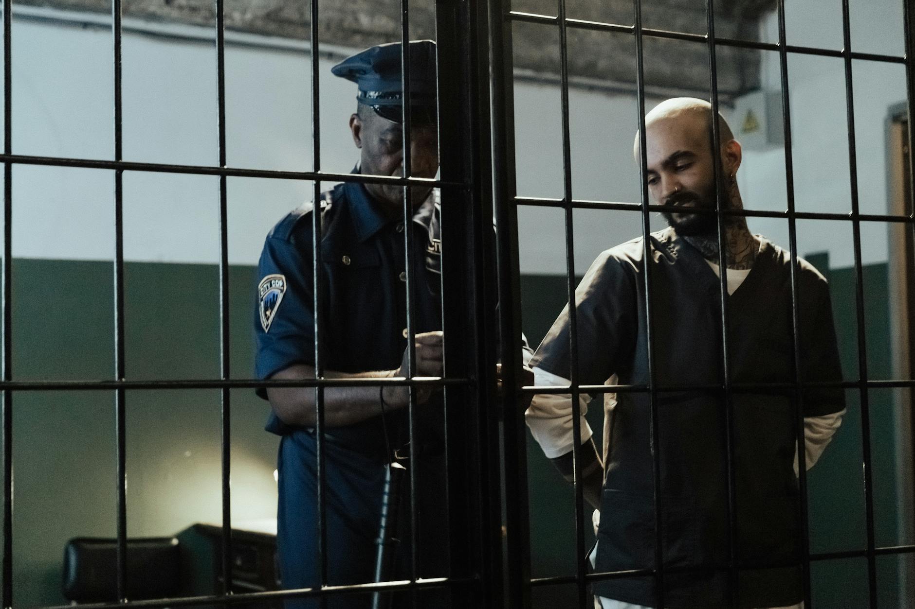 வயதான பெண்ணிடம் தவறாக நடந்த தொழிலாளிக்கு மக்கள் தர்மஅடி