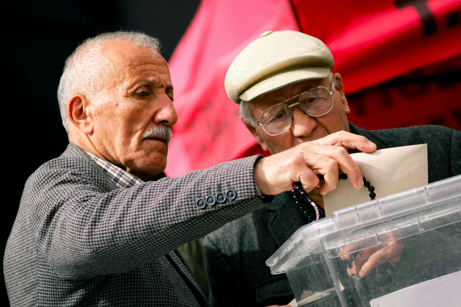 கால்வாய் அடைப்பு பிரச்சினையால் வாக்காளர்கள் தேர்தல் புறக்கணிப்பு