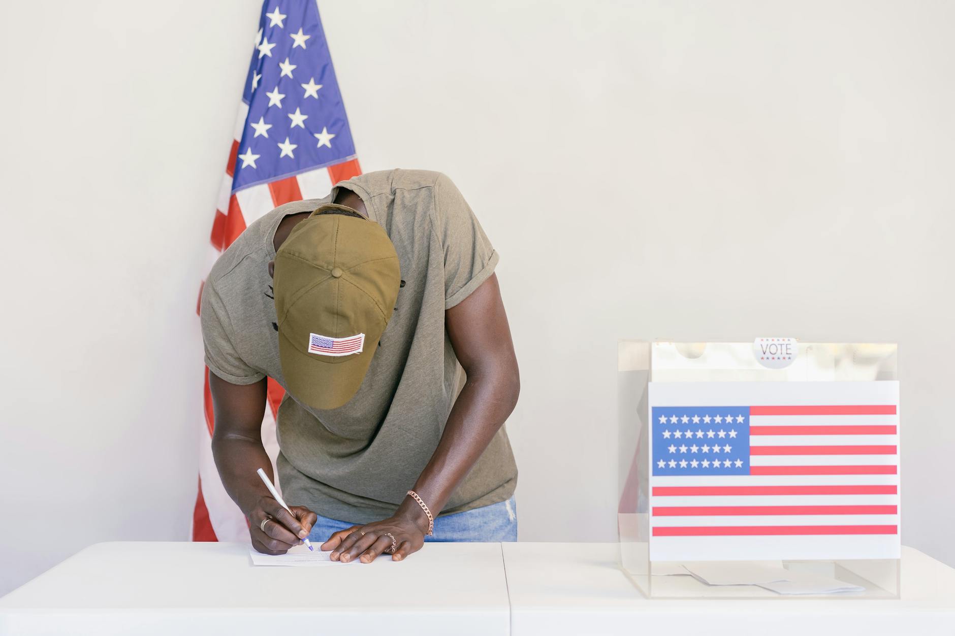 சேலத்தில் 172 சென்சிடிவ் வாக்குச்சாவடிகள் அடையாளம்