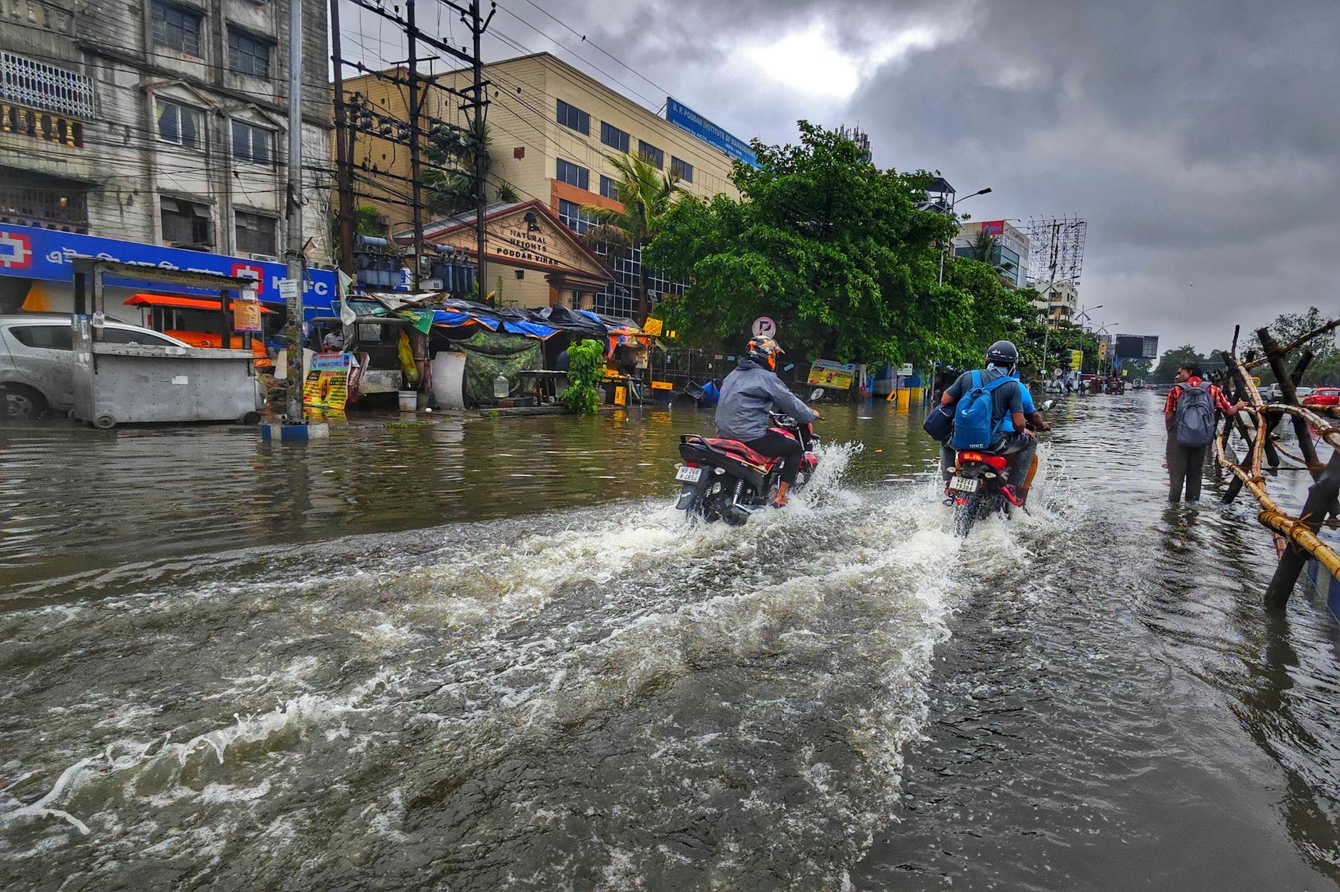 கடும் வெயிலுக்குப் பிறகு பல பகுதிகளில் கனமழை எதிர்பார்ப்பு