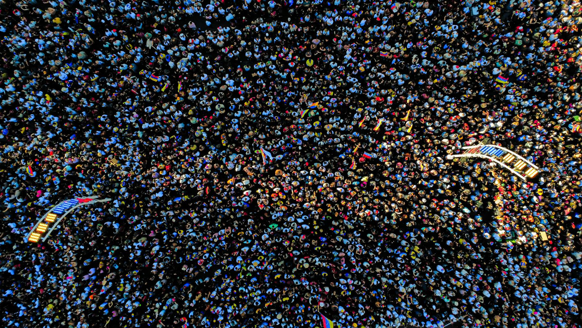 கன்னியாகுமரியில் விஜய் வருகை; மக்கள் கூட்டத்தில் அதிர்ச்சி சம்பவம்