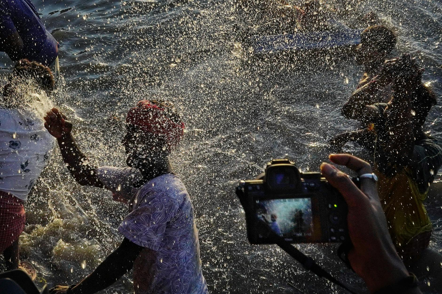 சூலூர் தேர்தல்: குடிநீர் பிரச்சனைக்கு முன்னுரிமை தருவோம் - தளபதி முருகேசன்