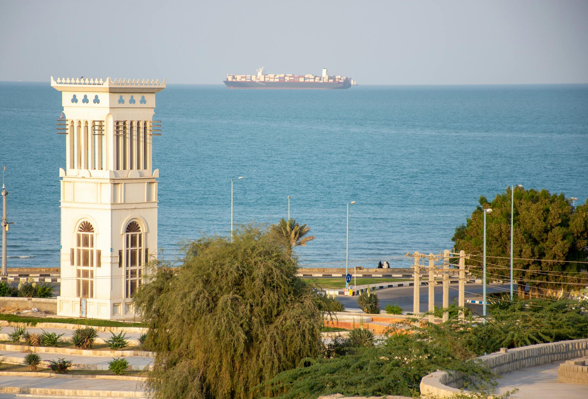 கடற்படை முற்றுகையில் ட்ரம்ப் ஈரான் கப்பல்களை அச்சுறுத்தல்