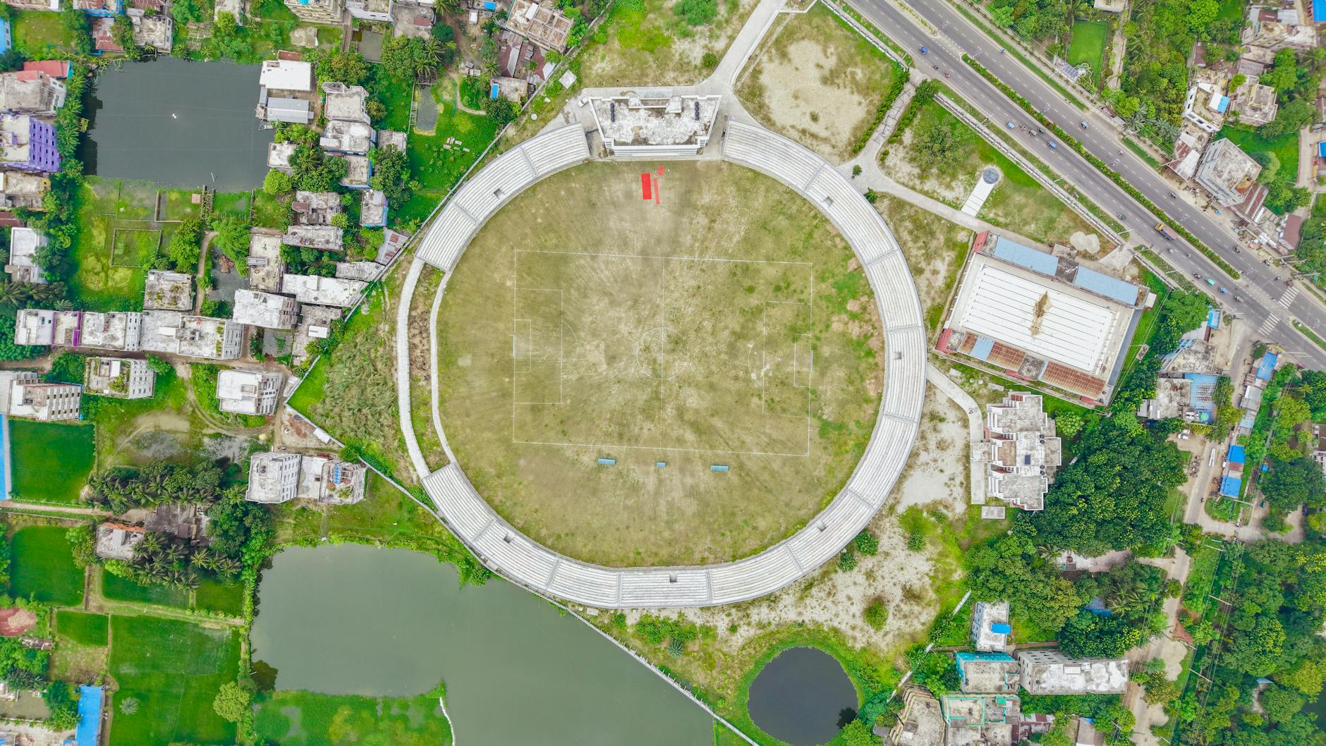 ரீல் எடுக்க ரூ.70,000 மோதிரத்தை வீசிய பெண், தேடி கிடைக்காமல் தவிப்பு