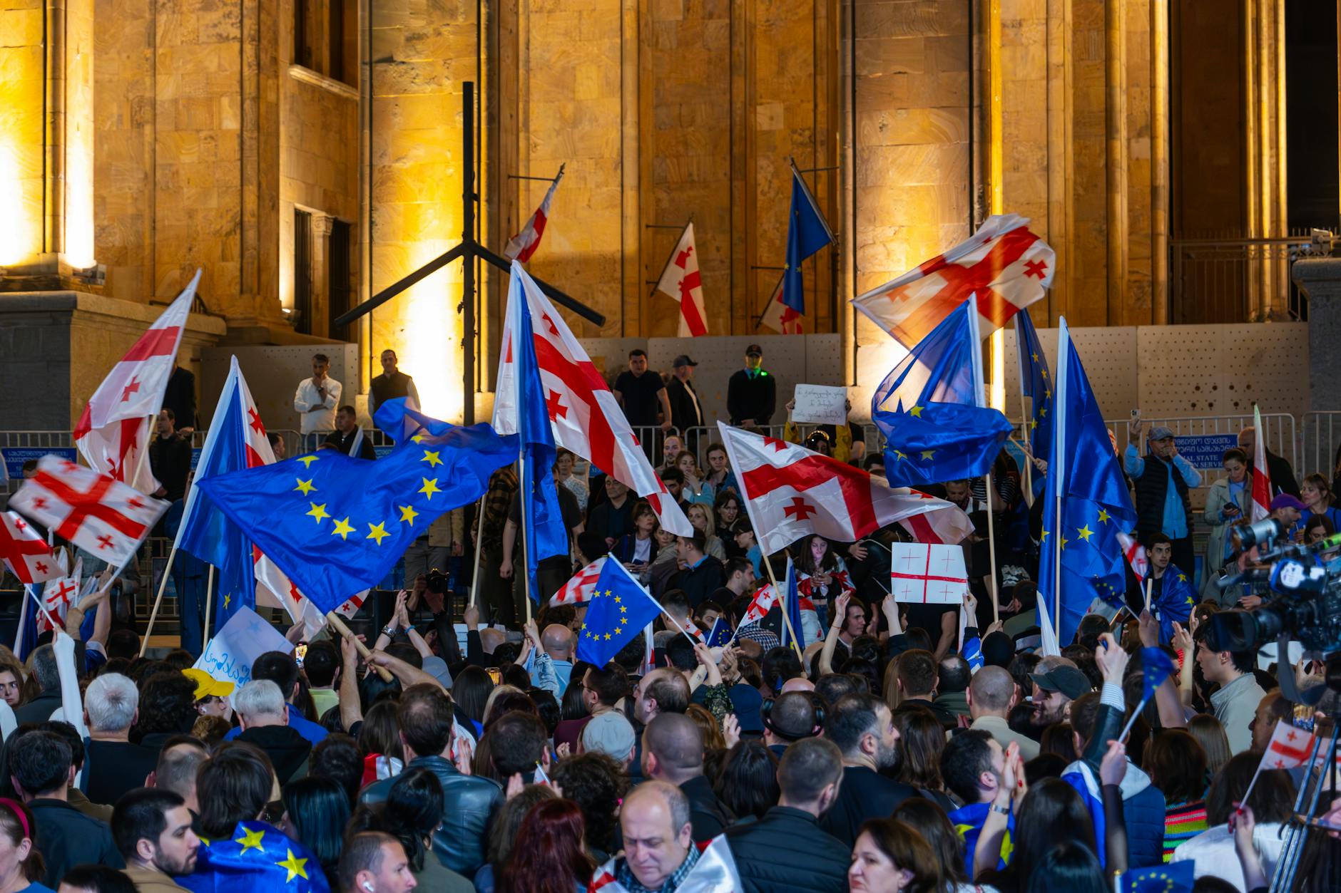 தொகுதி மறுவரையறை மசோதாவுக்கு எதிர்க்கட்சிகள் கடும் எதிர்ப்பு