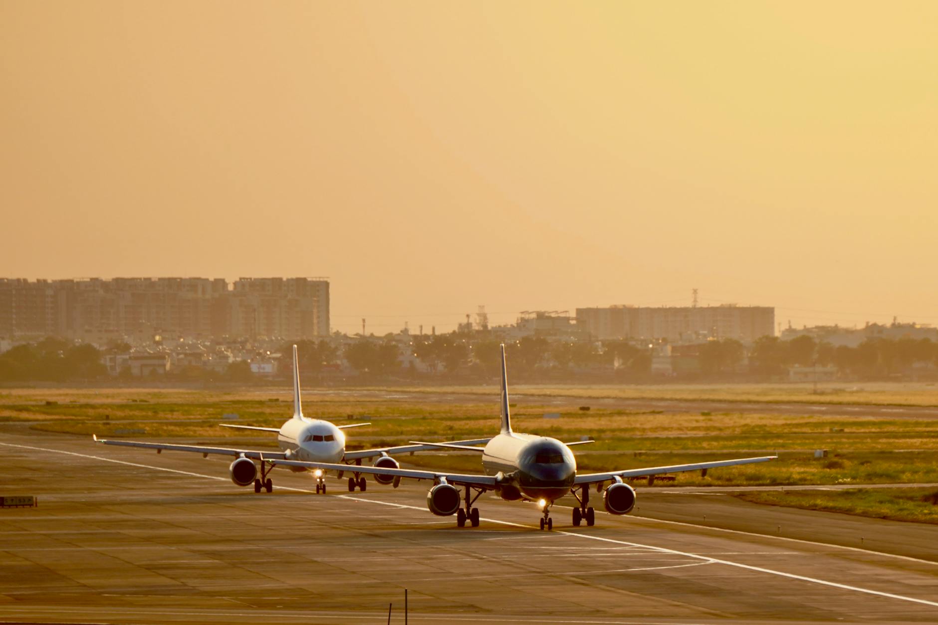 டெல்லி விமான நிலையத்தில் அகாசா, ஸ்பைஸ்ஜெட் விமானங்கள் சிறிய மோதல்