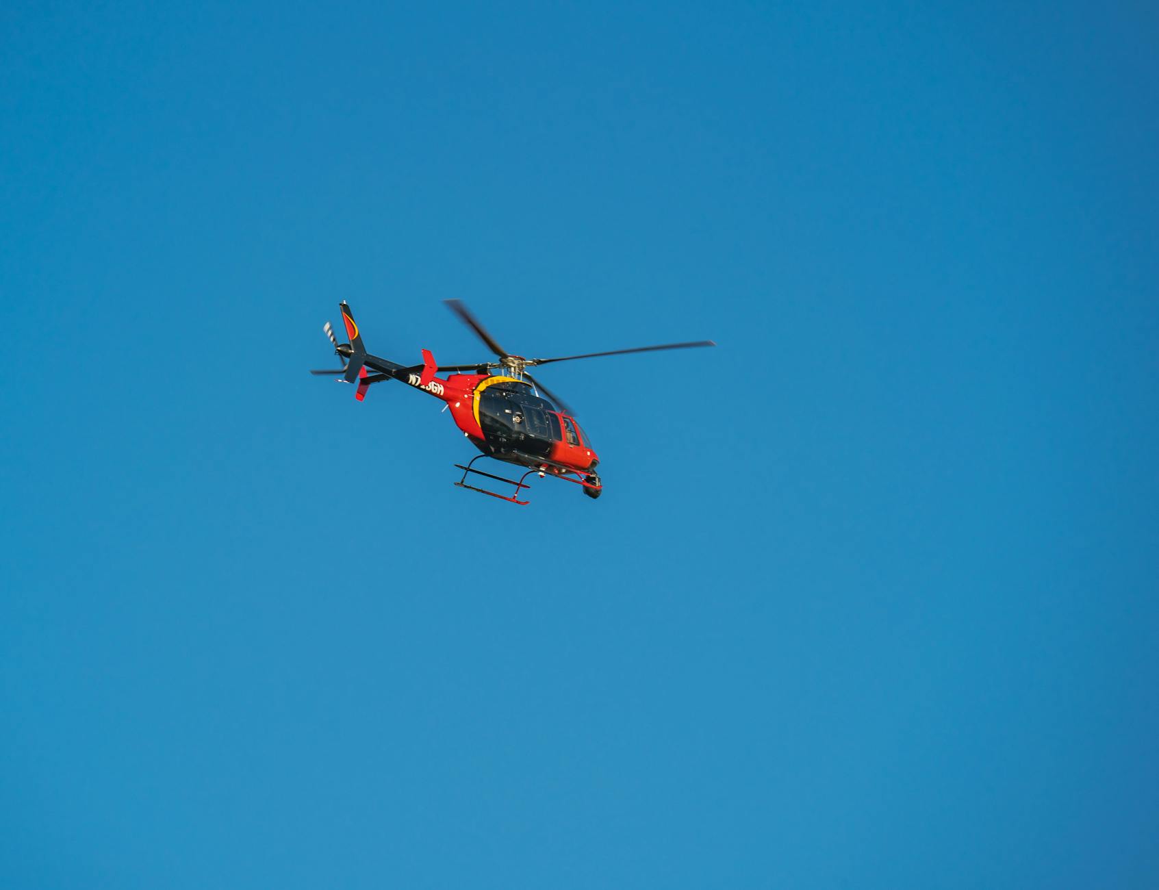 குஷ்பூ பயணித்த ஹெலிகாப்டரில் தேர்தல் பறக்கும் படை சோதனை