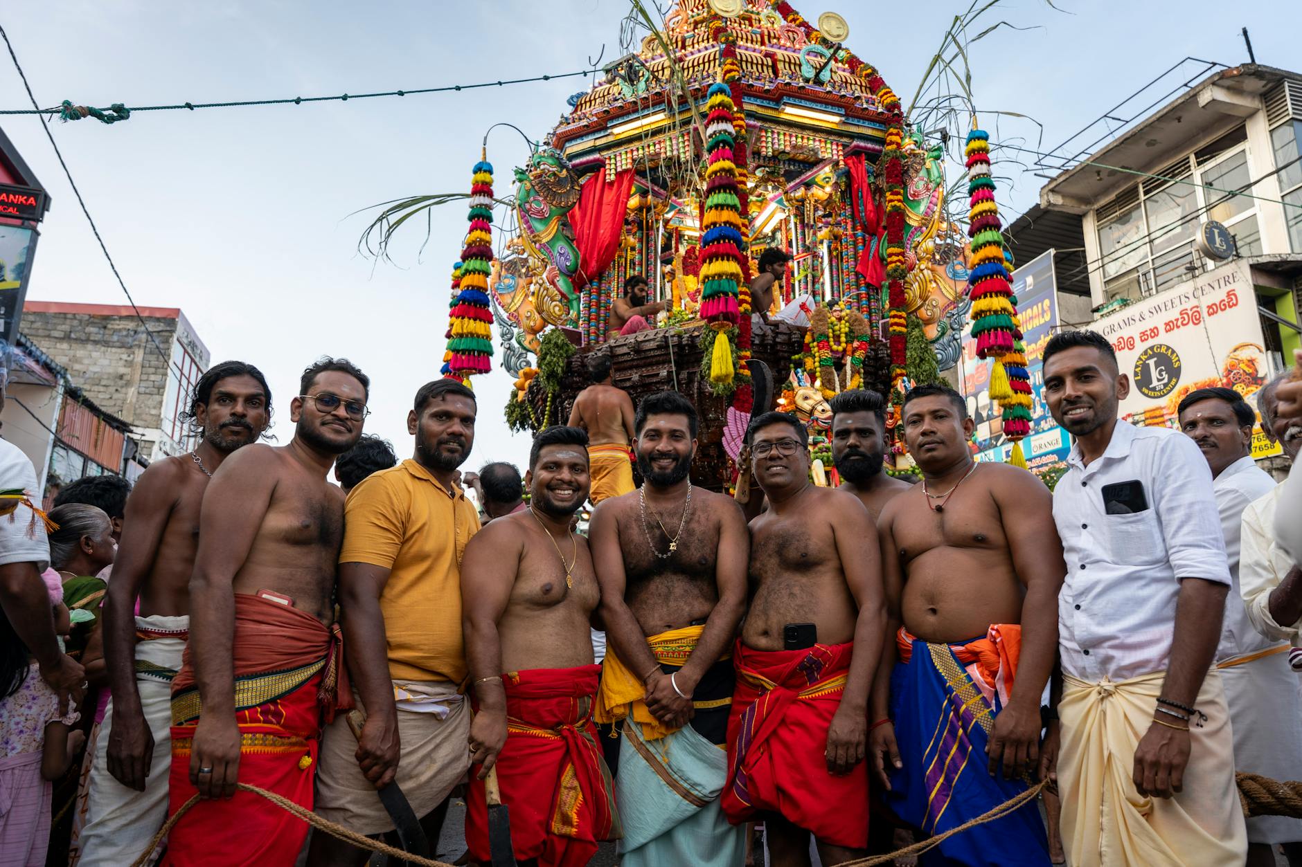 நஞ்சுண்டேஸ்வரர் கோயில் தேர்கள் புதிய இடத்திற்கு மாற்றம்