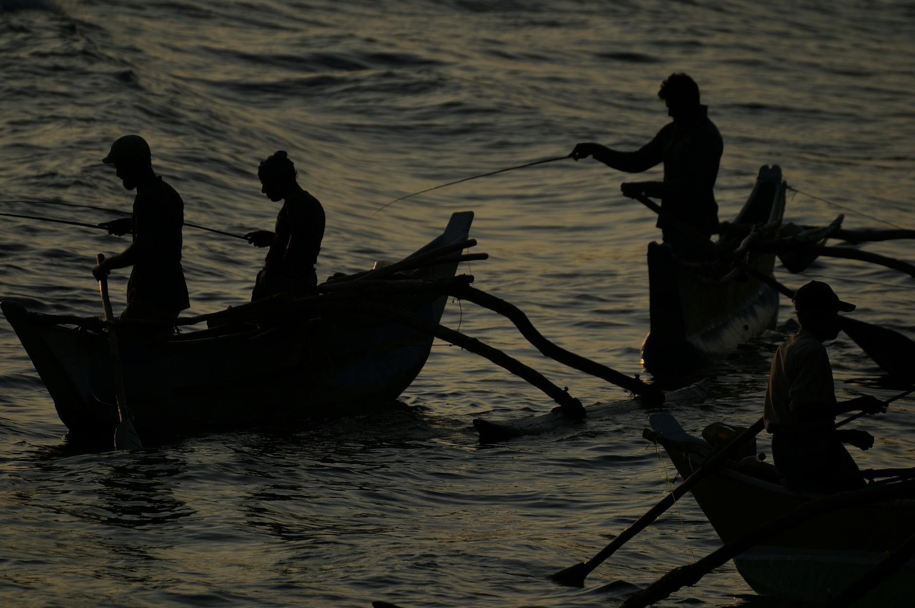 இலங்கையில் இருந்து 19 இந்திய மீனவர்கள் விடுவிக்கப்பட்டு இன்று தாயகம் திரும்புகின்றனர்