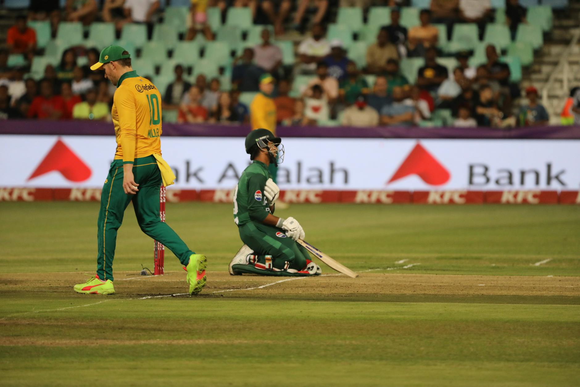 Cricbuzz இல் நேரடி கிரிக்கெட் ஸ்கோர், அட்டவணை, சமீபத்திய செய்திகள் மற்றும் வீடியோக்கள்